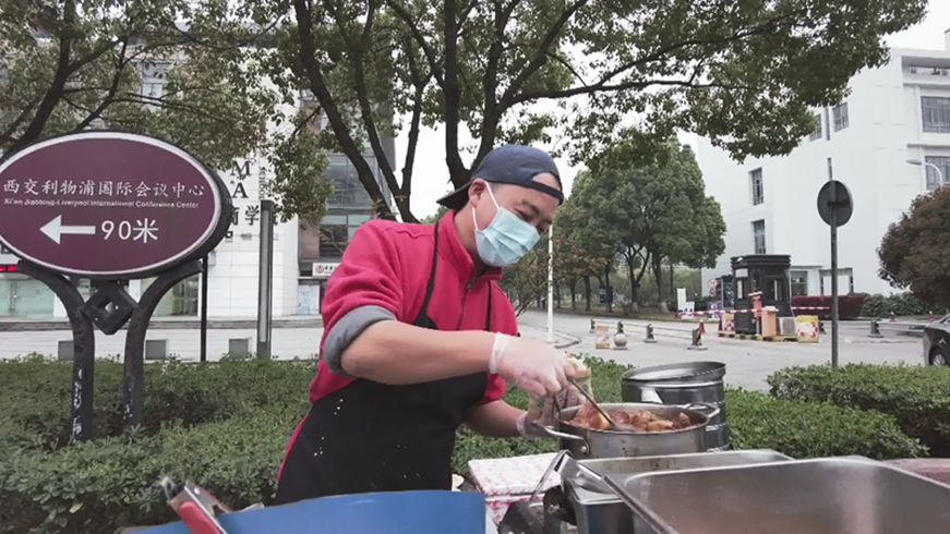 &ldquo;当你遇到困难时，直接走就好了&rdquo; 早餐摊主贴纸条为困难顾客免单