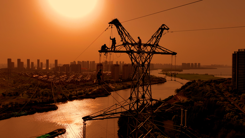 高塔上的&ldquo;绣花匠&rdquo; 守护万家灯火