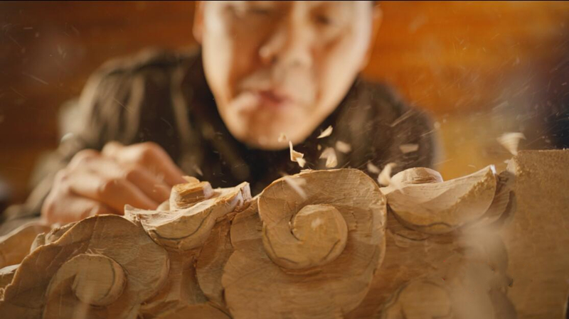 一刀一凿皆匠心 千雕万刻木生&ldquo;花&rdquo;